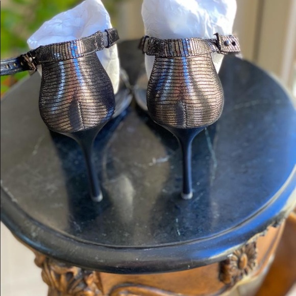 Authentic BCBG sandals - Picture 3 of 7